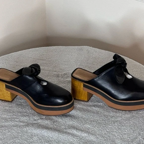 Bernardo Black Mules with Bow and Block Heel - Picture 7 of 12